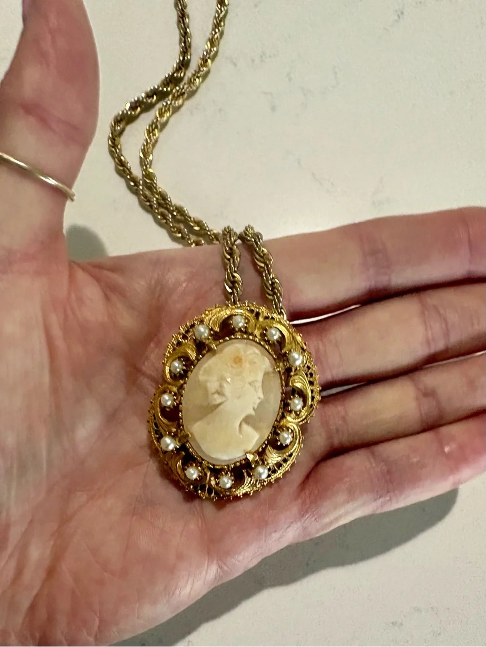 Vintage Florenza Cameo Pendant Brooch Necklace Gold Tone Faux Pearl 30”